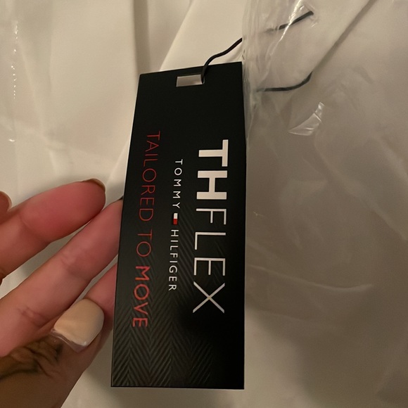 Tommy Hilfiger - Picture 6 of 6